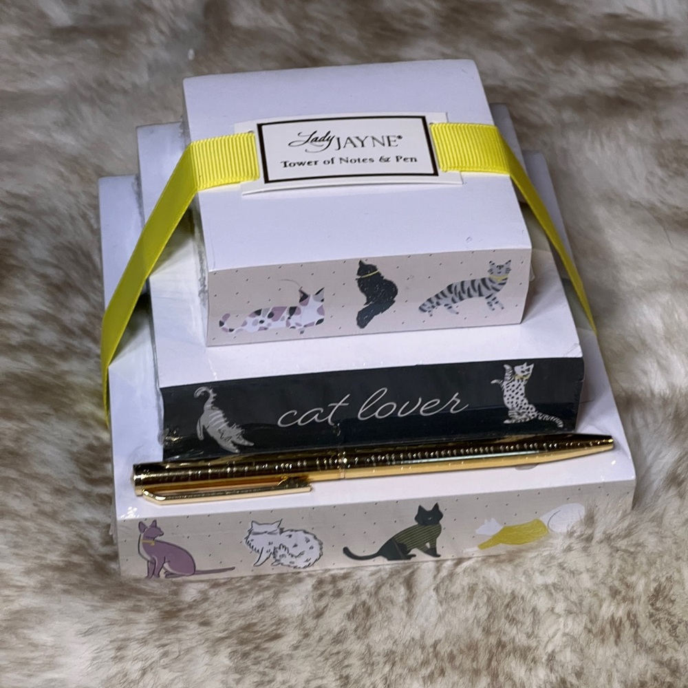 NWT Lady Jayne “Cat Lover” Note Tower with Gold Pen